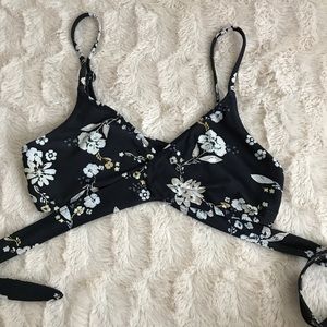 Billabong Bikini Top Size Small